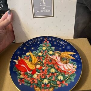 Avon “Trimming the Tree” 1995 Christmas Angels Plate with Blue and Gold Accents